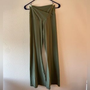 Offline by Aerie real me flared leggings